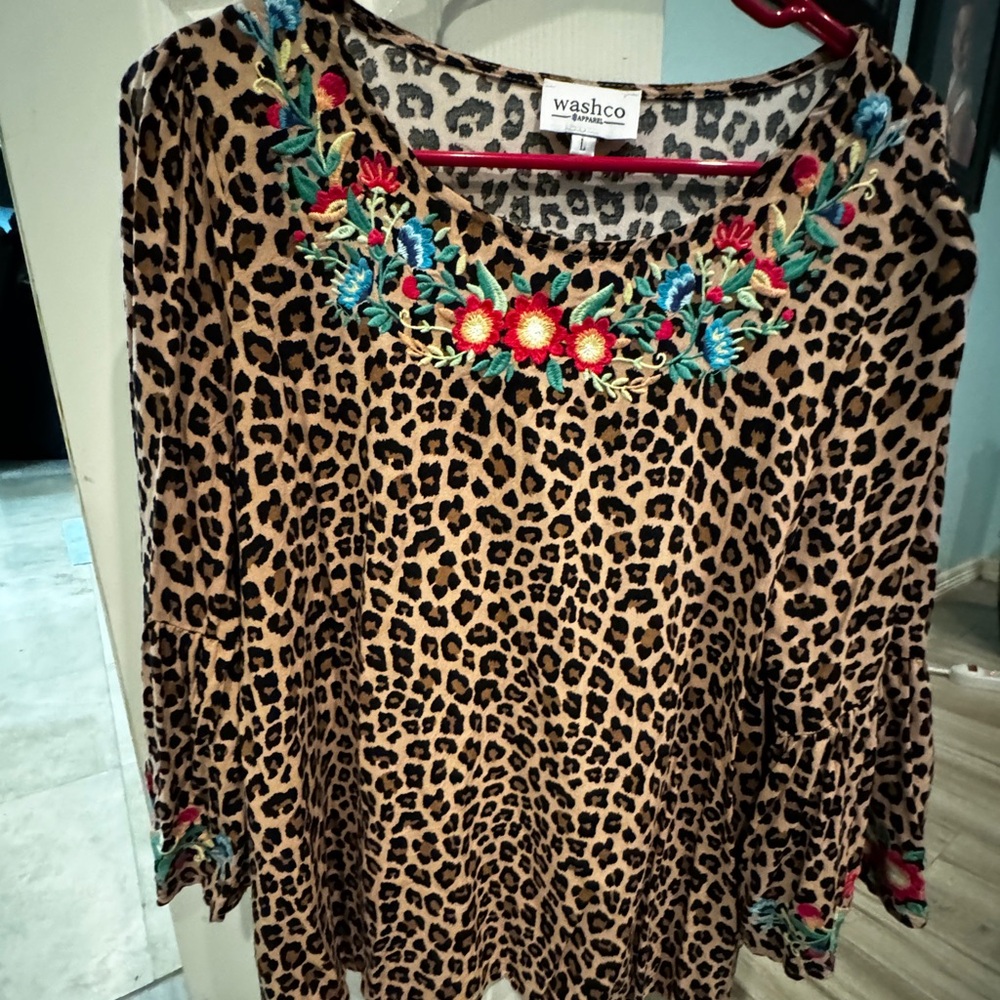 Womens Large Washco Embroidered Leopard Top